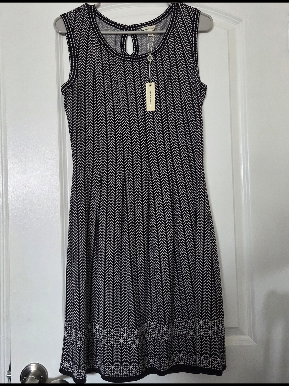 Max Studio Black and White Sleeveless Patterned Fit-and-Flare Dress